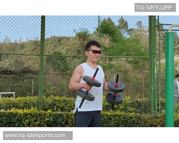 单臂哑铃弯举的正确姿势与技巧解析助你打造完美手臂线条