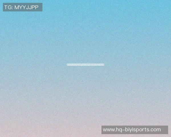篮球明星双手高举庆祝瞬间展现激情与团队精神的完美时刻 篮球明星双手高举庆祝瞬间展现激情与团队精神的完美时刻